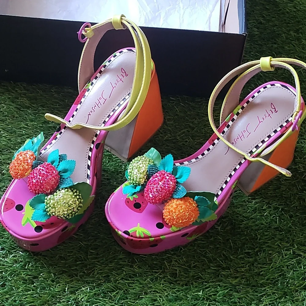 Betsy Johnson FRUIT Heels - Picture 6 of 14